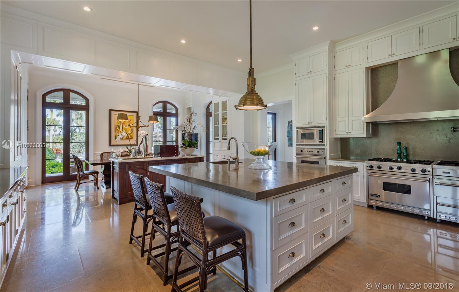 700 Casuarina Concourse Coral Gables, FL 33143 - Photo 9 of 36