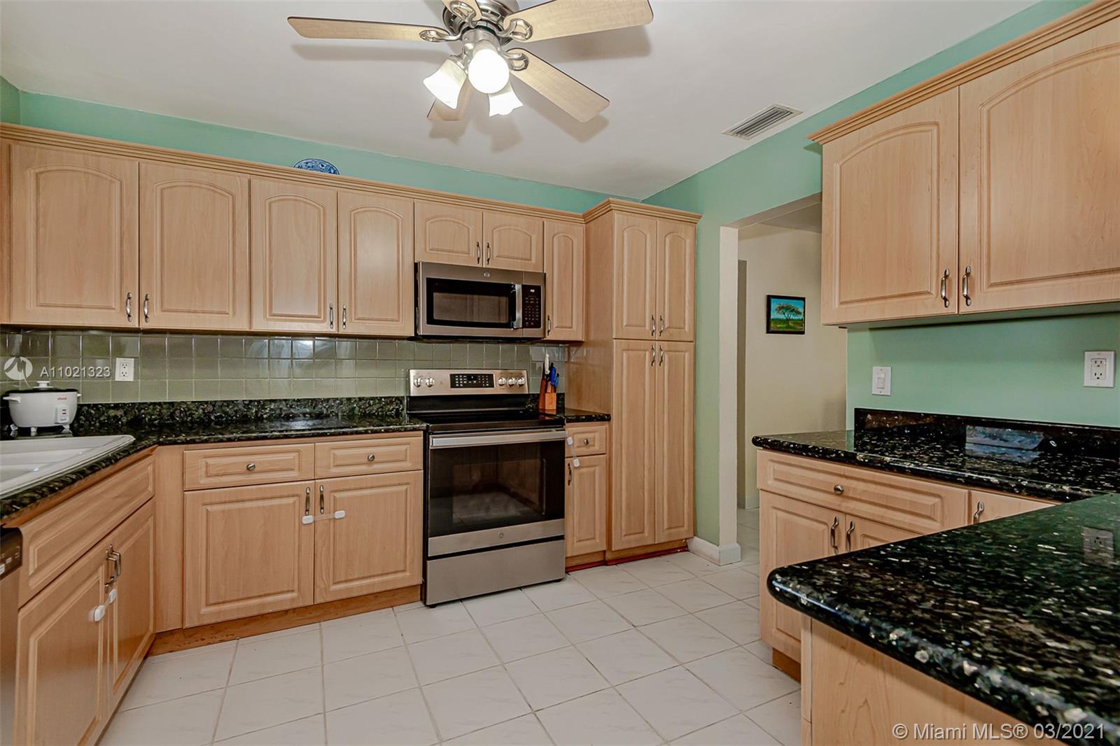 19210 Southwest 93rd Road Cutler Bay, FL 33157 - Photo 11 of 32