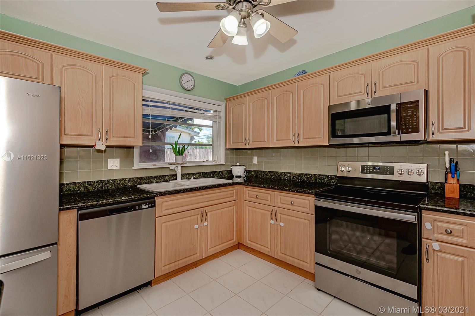 19210 Southwest 93rd Road Cutler Bay, FL 33157 - Photo 9 of 32
