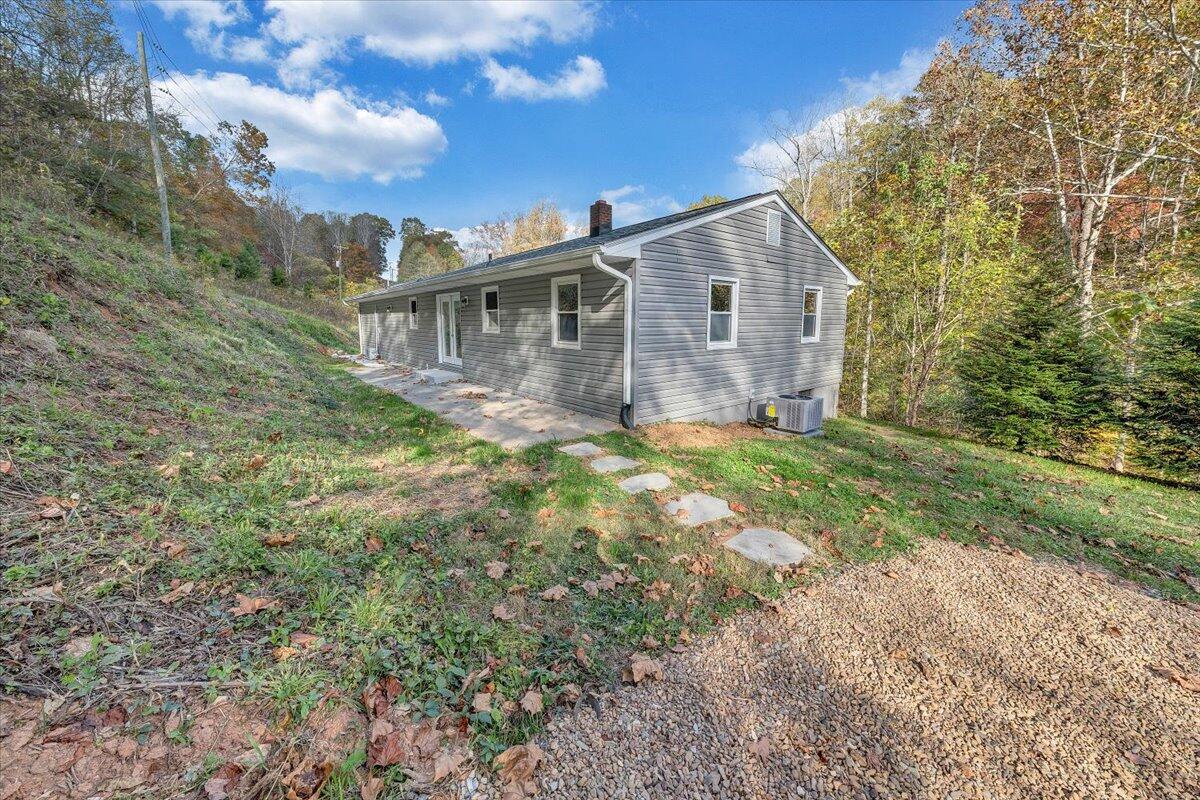 8633 Grassy Hill Road Boones Mill, VA 24065 - Photo 31 of 33 a backyard of a house with lots of green space