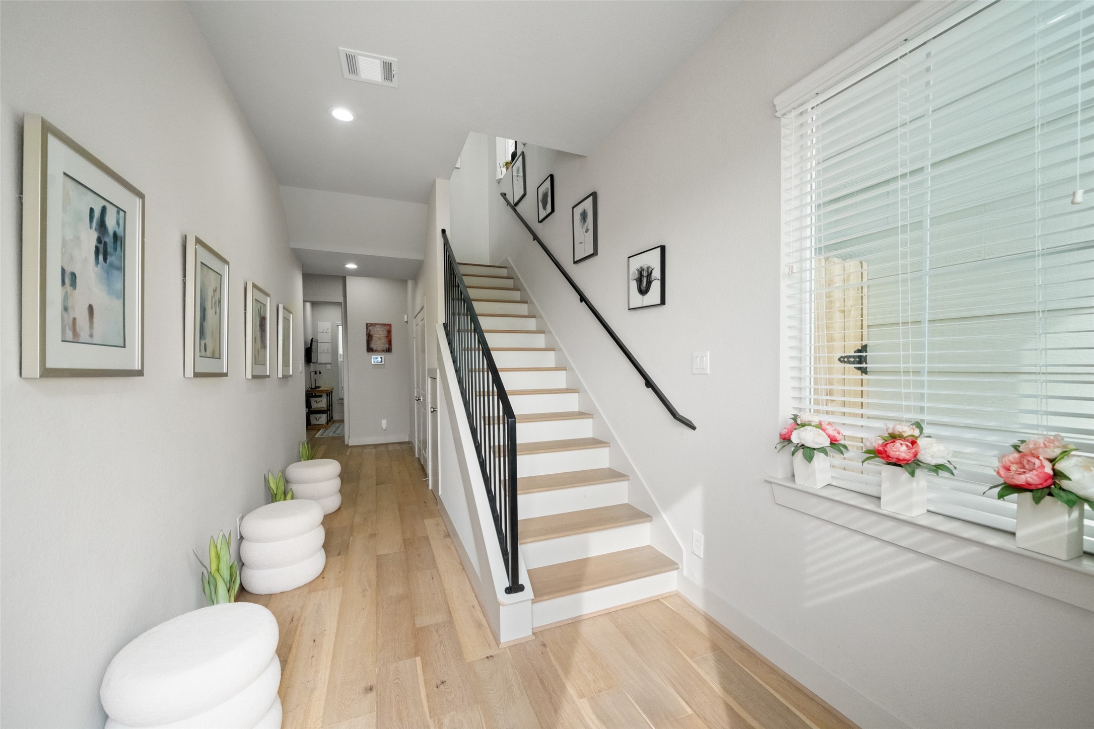 5237 Hillman Street, Unit D Houston, TX 77023 - Photo 3 of 28