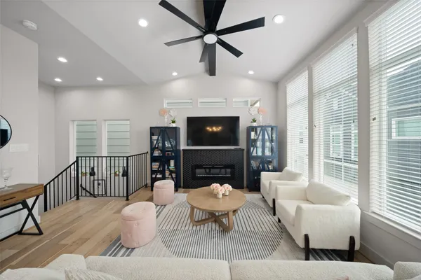 $365,000 | 5237 Hillman Street, Unit D, Houston, TX 77023