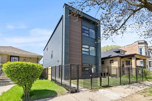 $2,550 | 6538 South Rhodes Avenue, Unit 2, Chicago, IL 60637