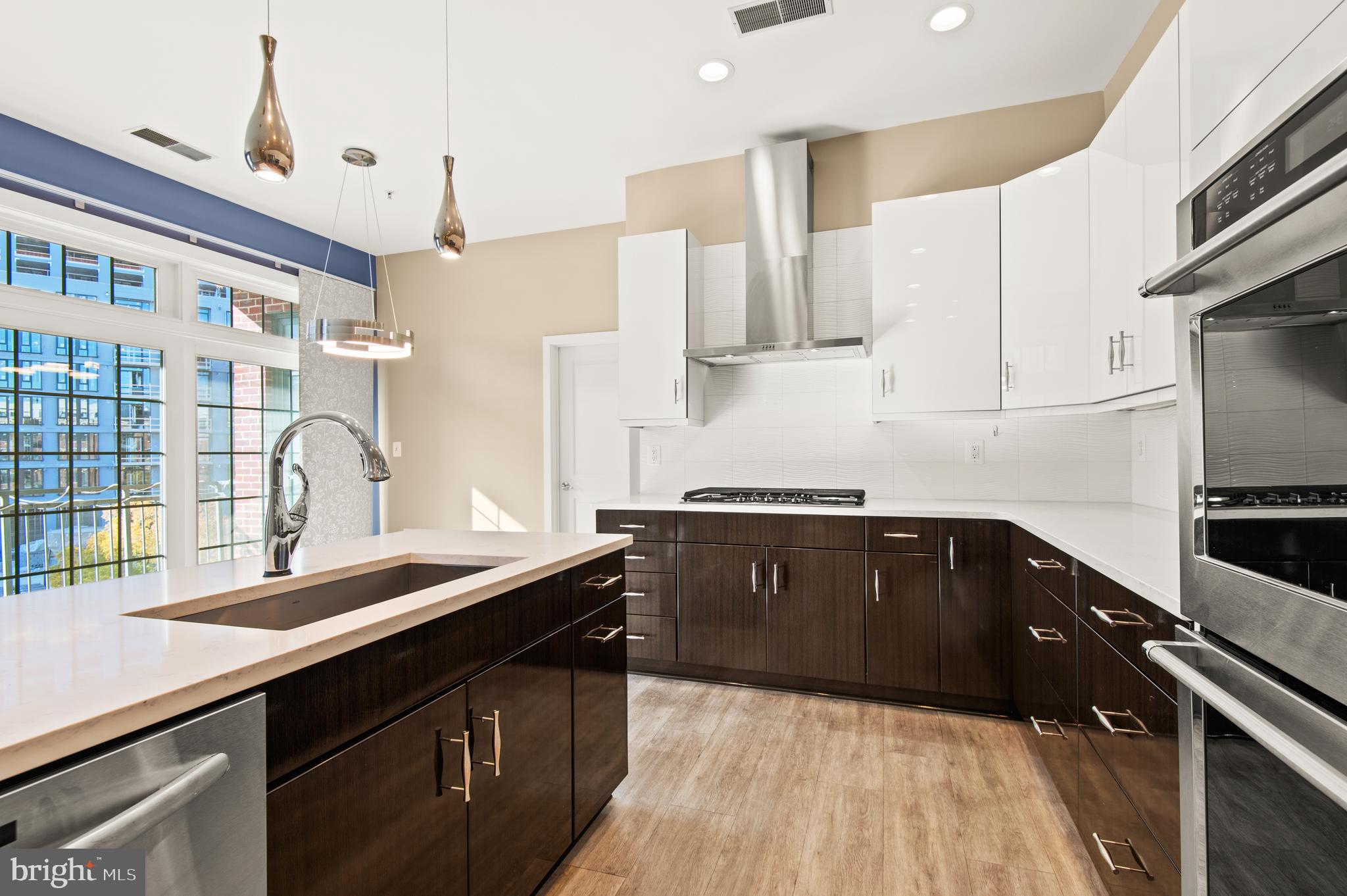 1500 Thames Street, Unit 308 Baltimore, MD 21231 - Photo 2 of 19 Sleek, streamlined kitchen