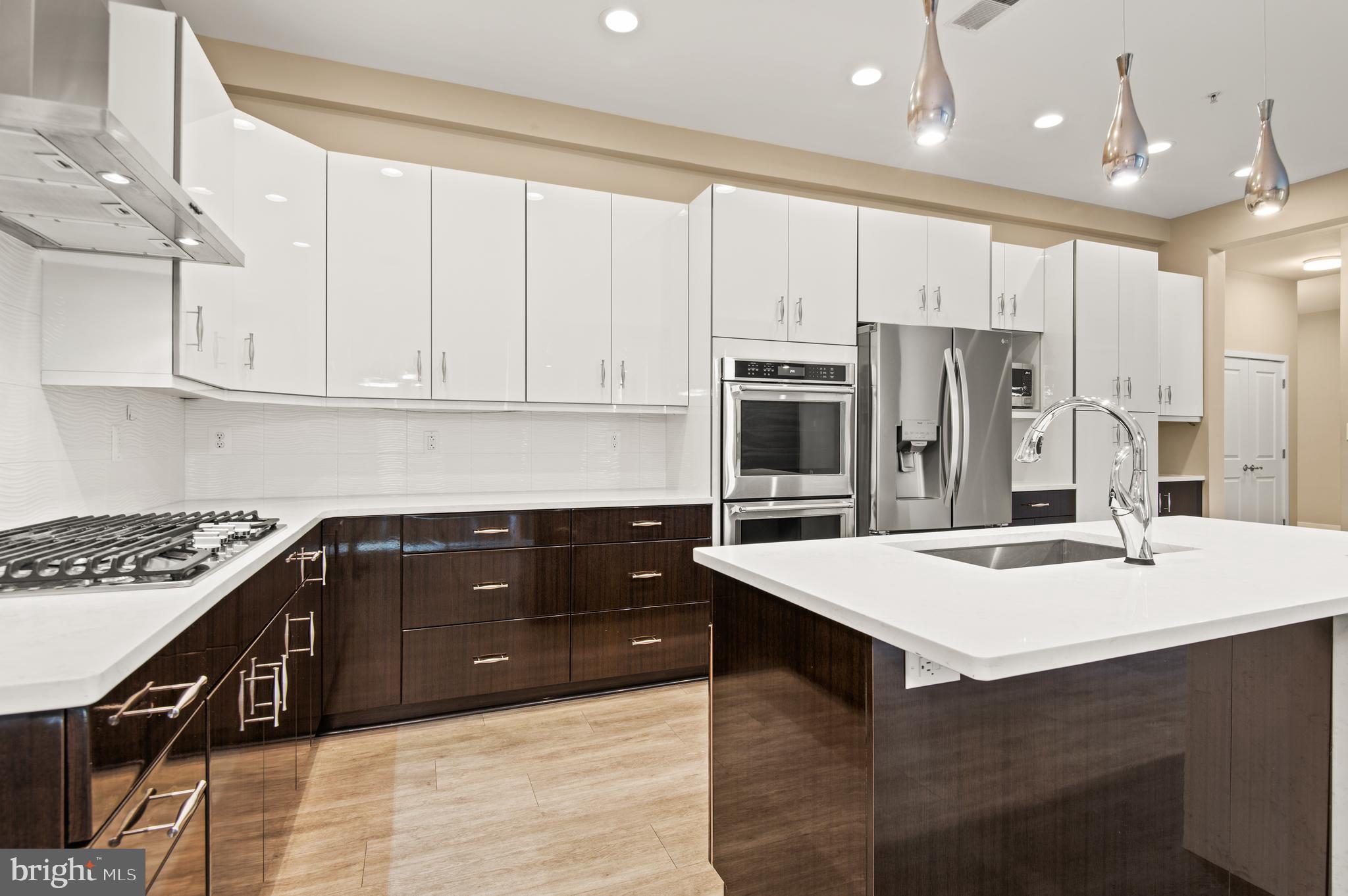 1500 Thames Street, Unit 308 Baltimore, MD 21231 - Photo 3 of 19 Cabinets galore!
