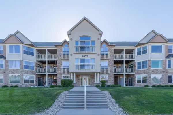 $229,900 | 6995 South Riverwood Boulevard, Unit B06, Franklin, WI 53132
