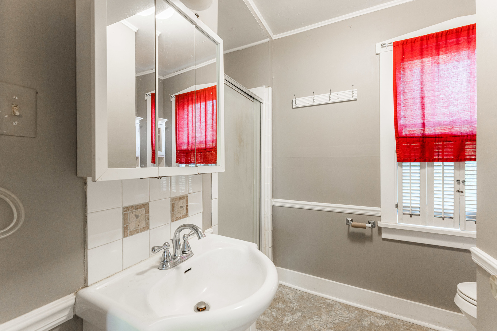 8415 Balder Drive Cary, IL 60013 - Photo 18 of 34 a bathroom with a sink and a bathtub