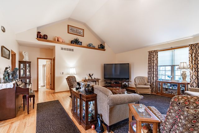 1114 Johnson Road Lee, IL 60530 - Photo 10 of 36