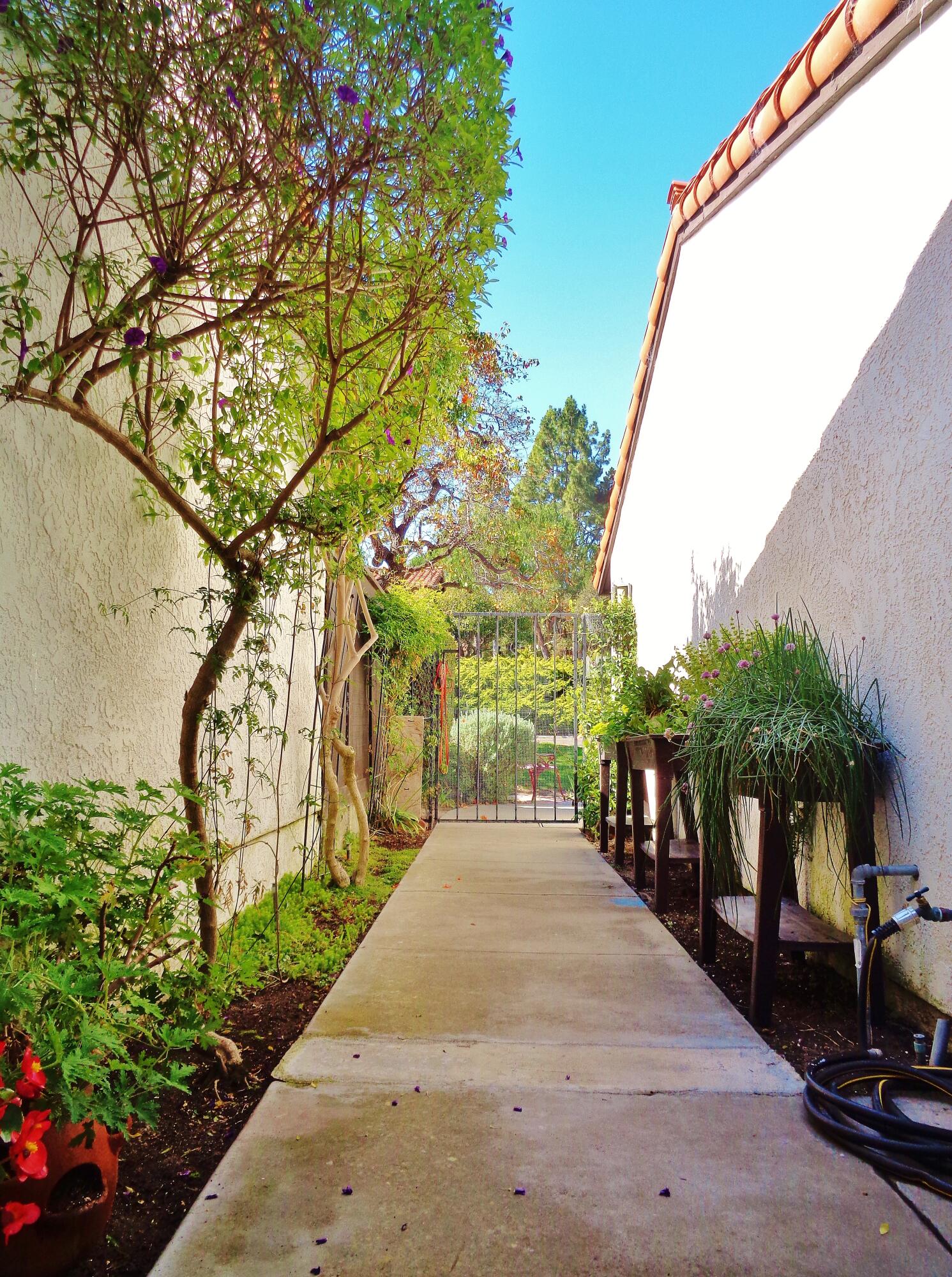 22 Stanford Circle Lompoc, CA 93436 - Photo 18 of 19 Front Entry 1