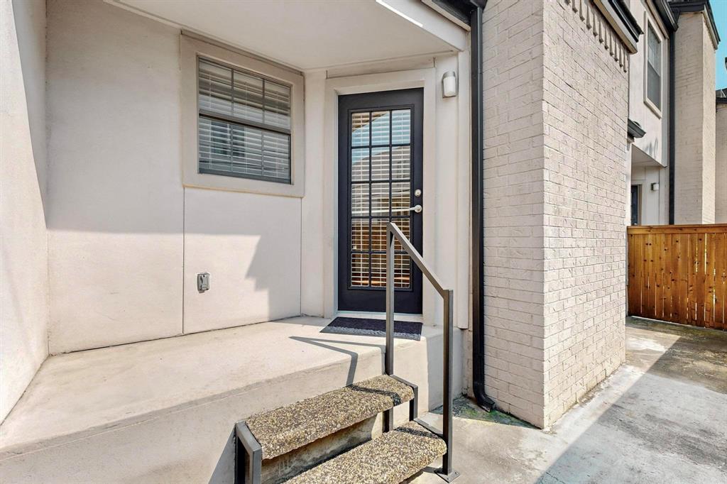 3901 Travis Street, Unit 113 Dallas, TX 75204 - Photo 14 of 40 a living room with a couch and a potted plant on the wall