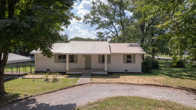 a view of a back yard of the house