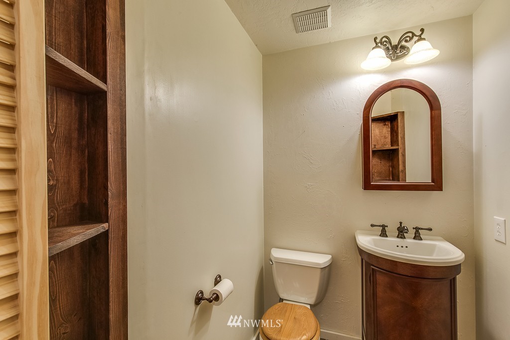 3340 That-A-Way Road Northwest Bremerton, WA 98312 - Photo 13 of 22 Gallery Image 13