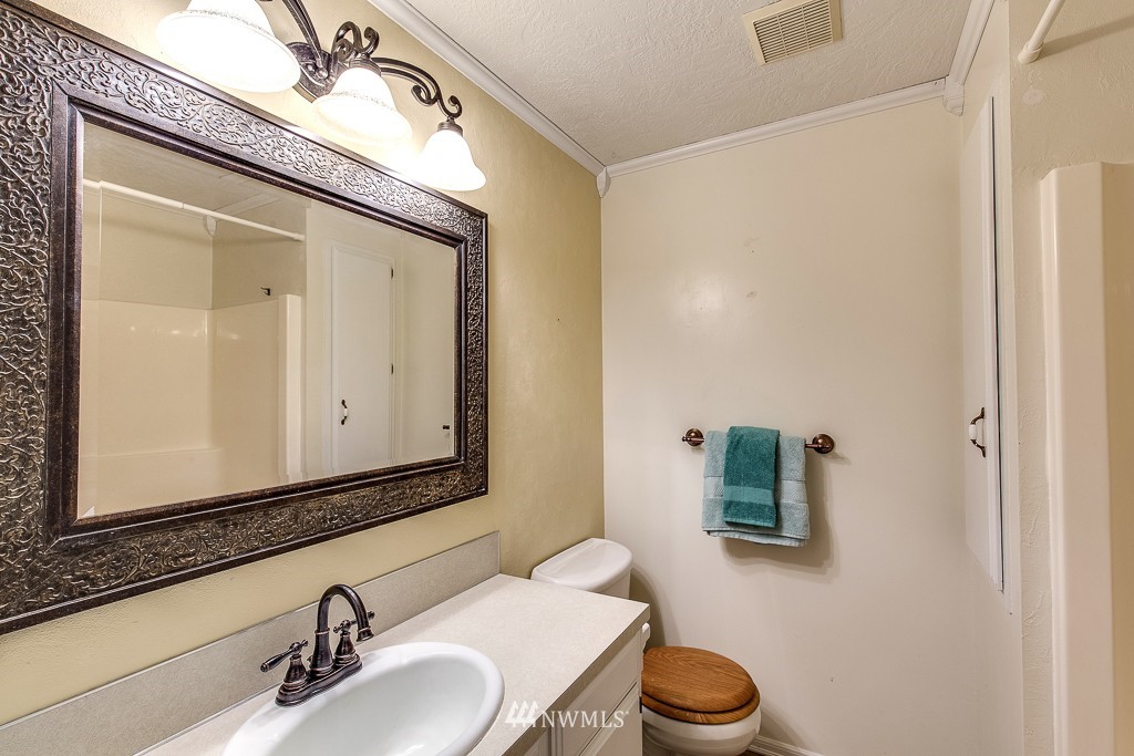 3340 That-A-Way Road Northwest Bremerton, WA 98312 - Photo 7 of 22 Gallery Image 7