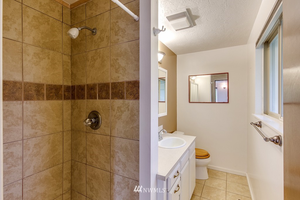 3340 That-A-Way Road Northwest Bremerton, WA 98312 - Photo 10 of 22 Gallery Image 10