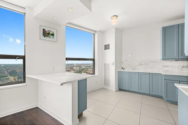 $999,999 | 501 North Clinton Street, Unit 3203, Chicago, IL 60654