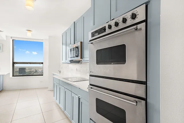 $999,999 | 501 North Clinton Street, Unit 3203, Chicago, IL 60654