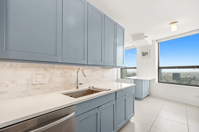 $999,999 | 501 North Clinton Street, Unit 3203, Chicago, IL 60654