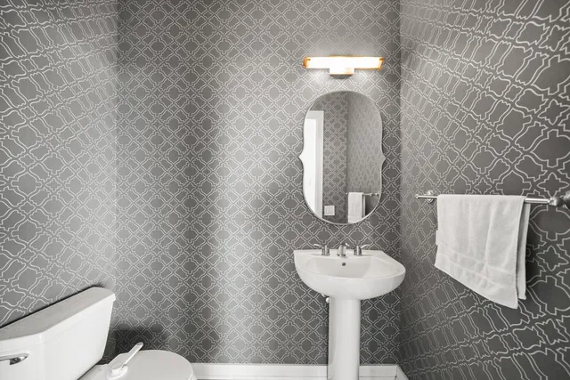 $999,999 | 501 North Clinton Street, Unit 3203, Chicago, IL 60654