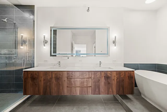 $999,999 | 501 North Clinton Street, Unit 3203, Chicago, IL 60654