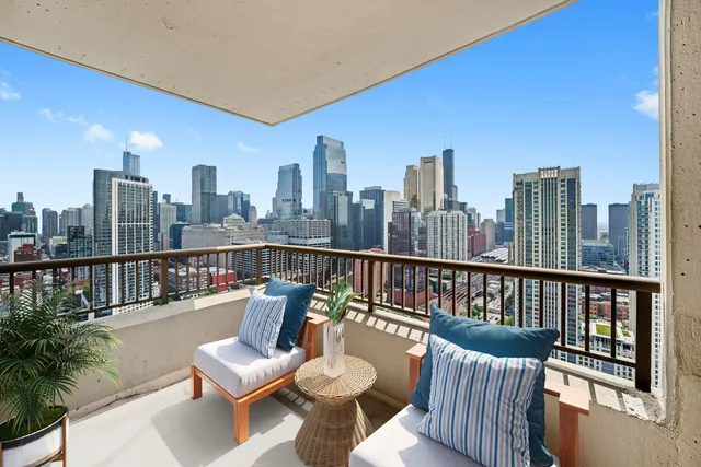 $999,999 | 501 North Clinton Street, Unit 3203, Chicago, IL 60654