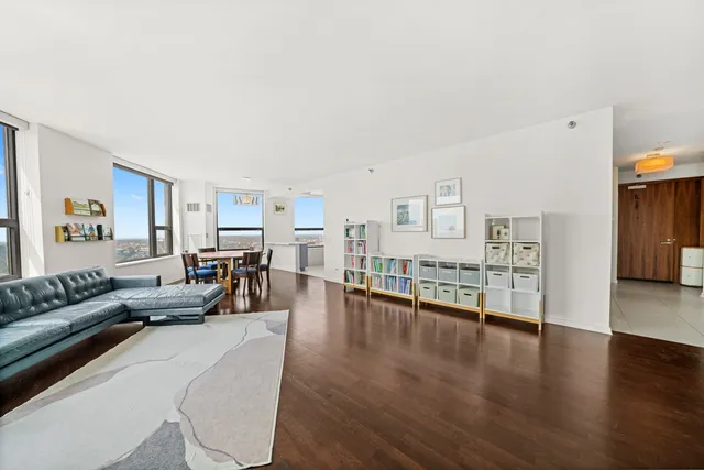 $999,999 | 501 North Clinton Street, Unit 3203, Chicago, IL 60654