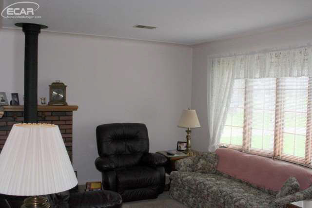 1558 Wiggins Road Fenton, MI 48430 - Photo 8 of 29 21138688-7.JPG