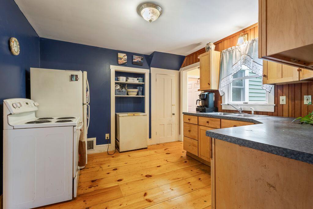 5 Paine Road Boothbay Harbor, ME 04538 - Photo 23 of 58 Basement access