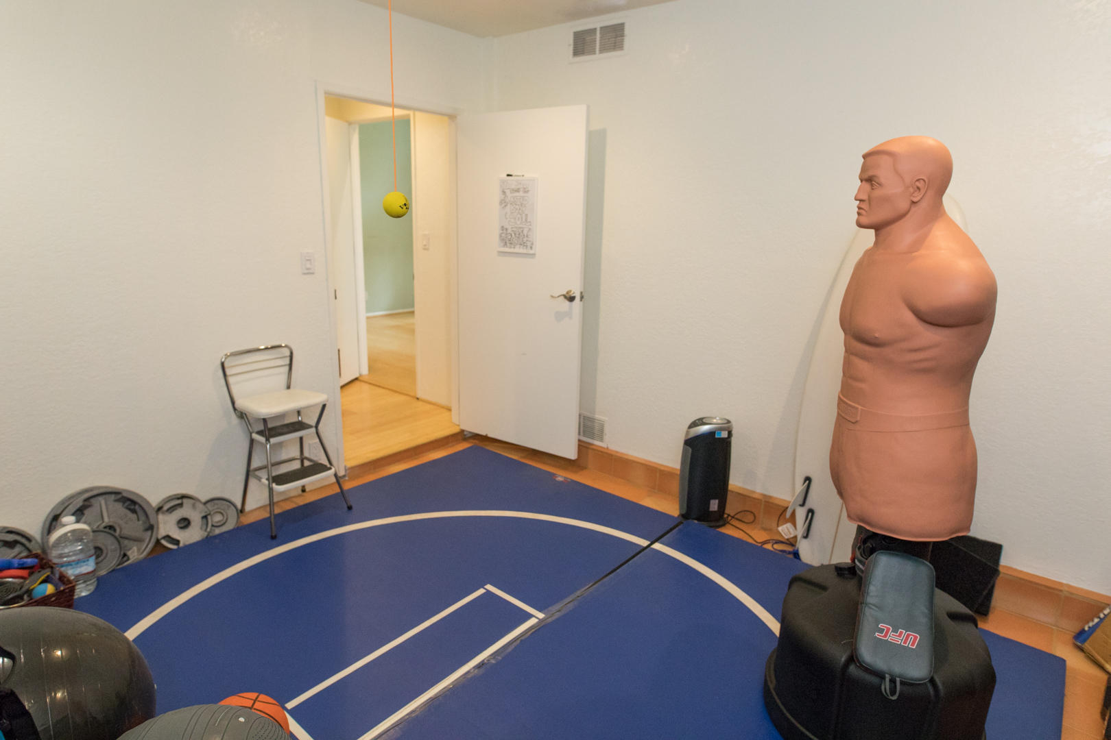 5300 Traci Drive Santa Barbara, CA 93111 - Photo 12 of 13 a room with gym equipment