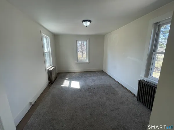 $259,900 | 4 Pleasant Street, East Windsor, CT 06088