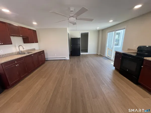 $259,900 | 4 Pleasant Street, East Windsor, CT 06088