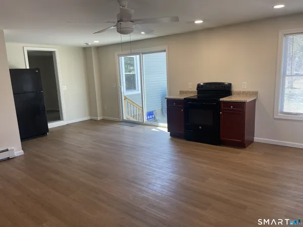 $259,900 | 4 Pleasant Street, East Windsor, CT 06088