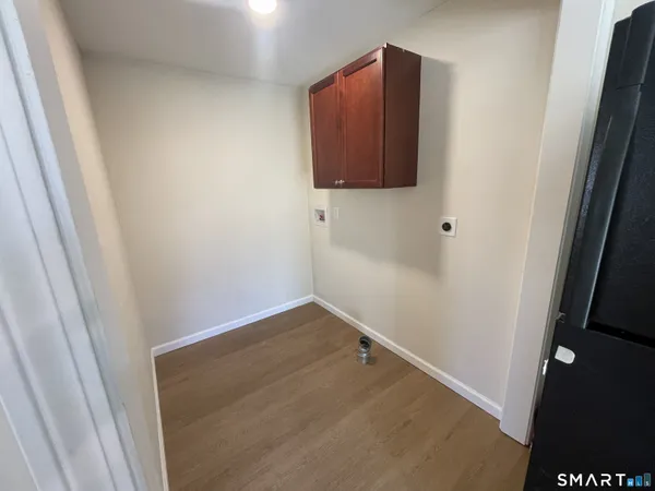 $259,900 | 4 Pleasant Street, East Windsor, CT 06088