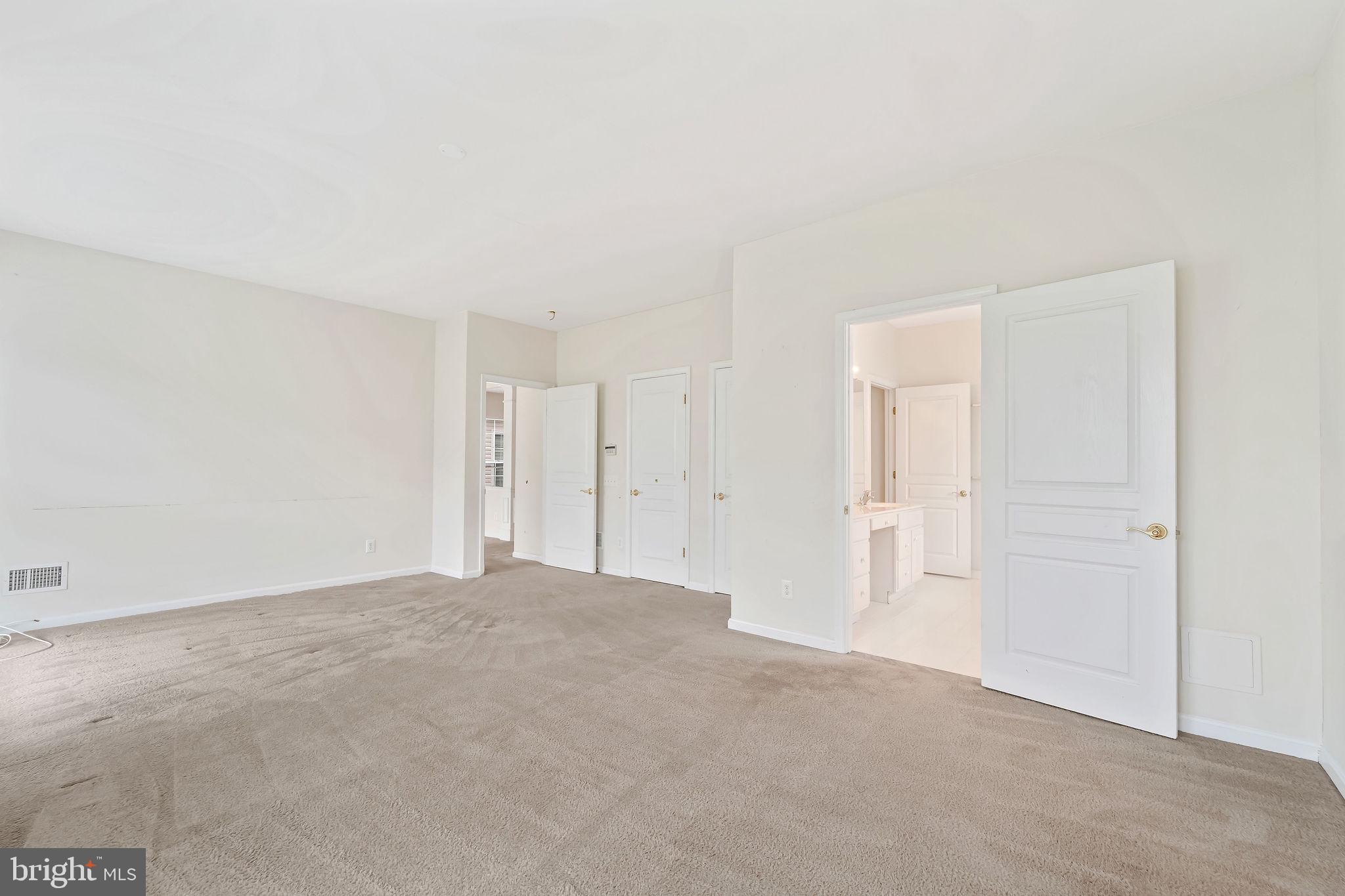 12 Pennington Court Delanco, NJ 08075 - Photo 17 of 30 Spacious, light-filled room awaits you.