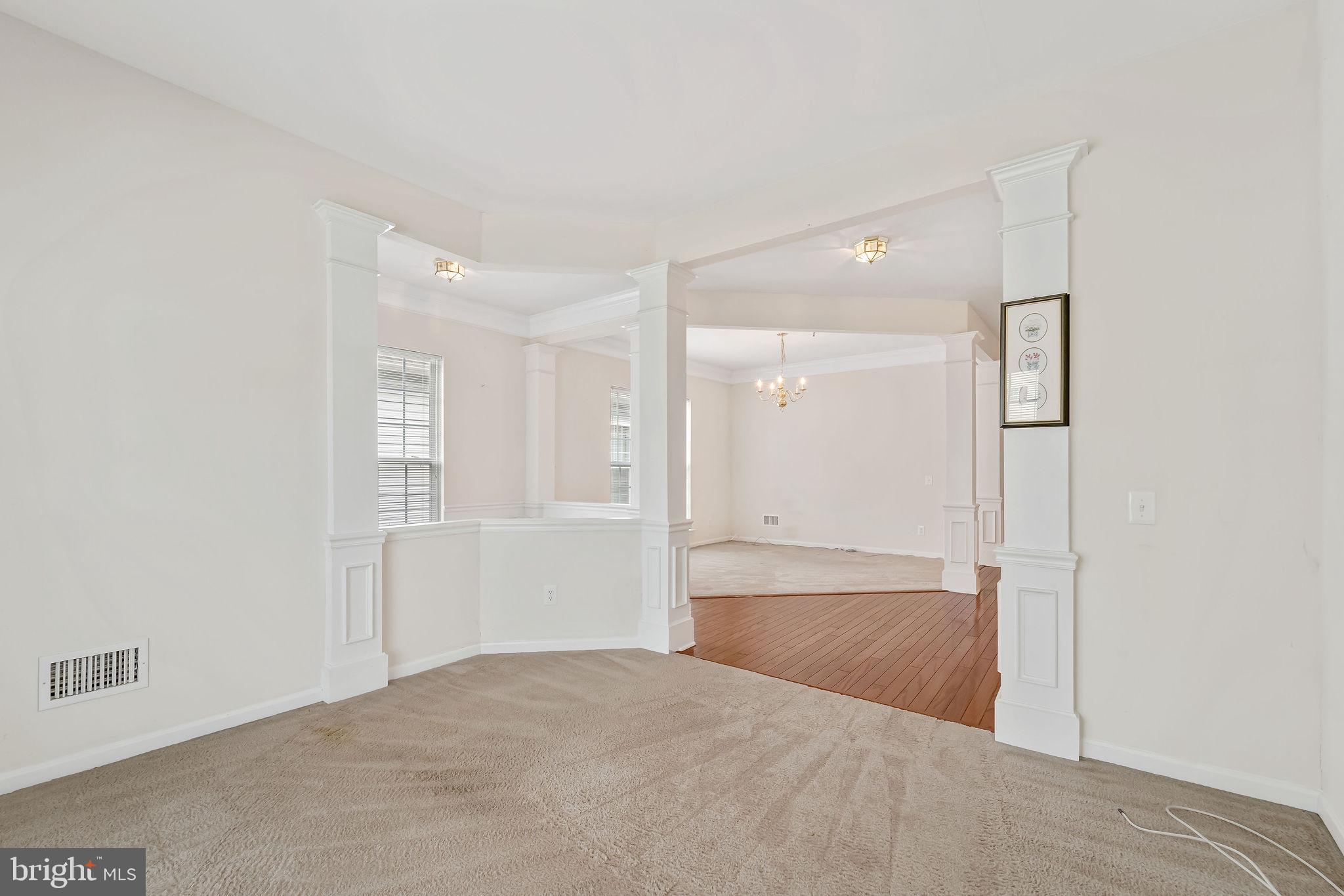 12 Pennington Court Delanco, NJ 08075 - Photo 27 of 30 Spacious, light-filled living area.