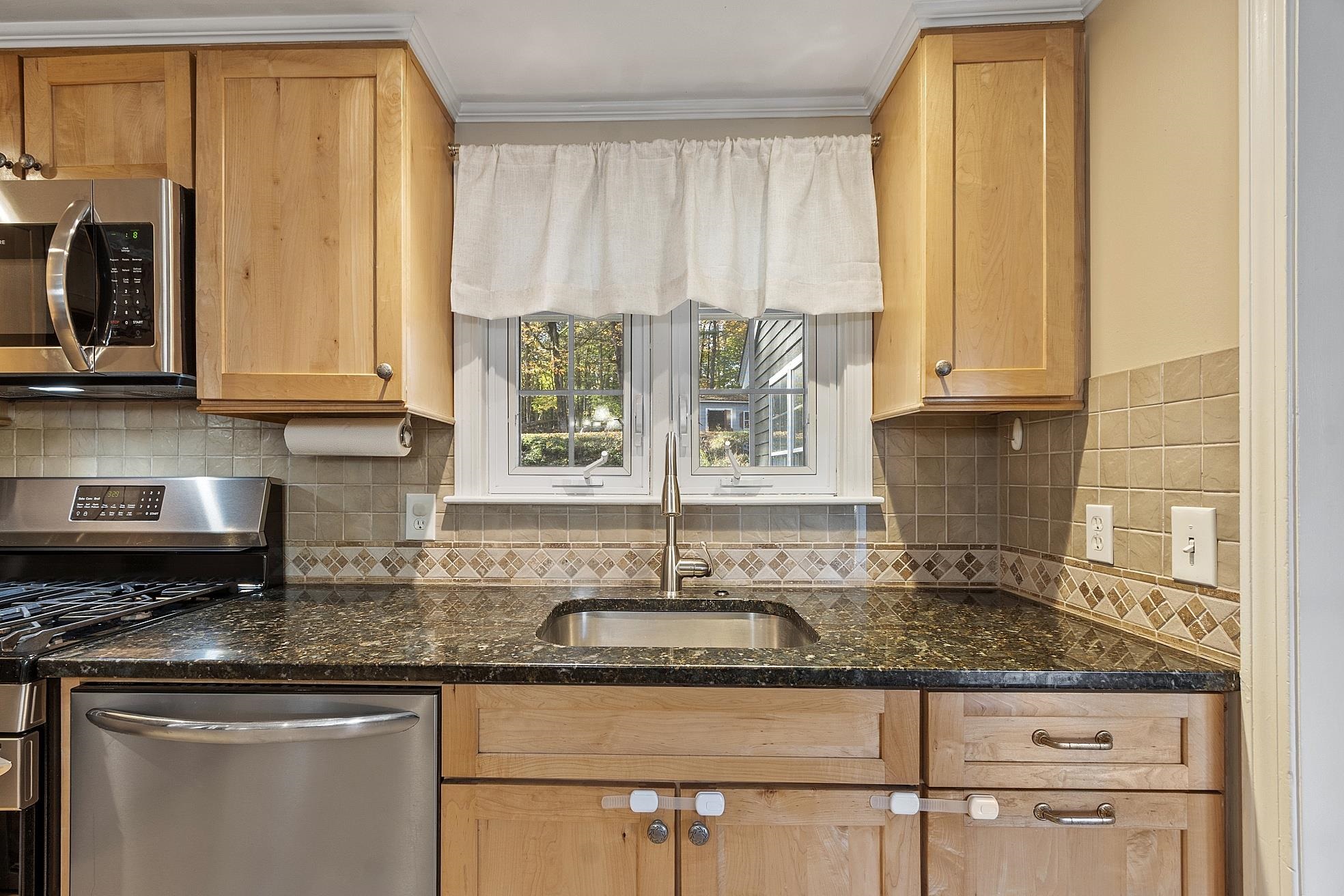 4 Bloody Brook Road Amherst, NH 03031 - Photo 9 of 38