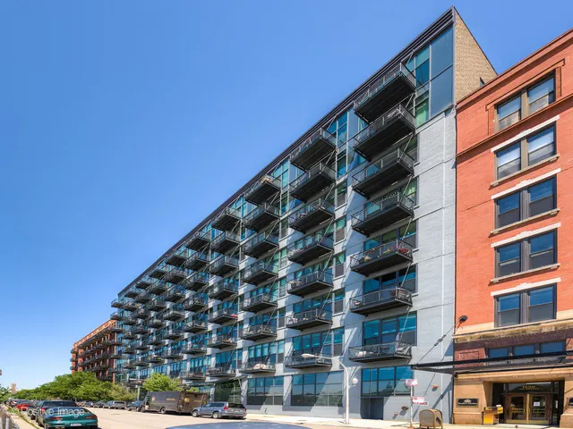 $335,000 | 1224 West Van Buren Street, Unit 212, Chicago, IL 60607