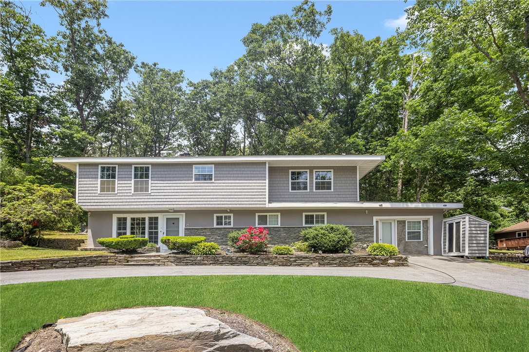 7 Hollow Road North Smithfield, RI 02896 - Photo 2 of 43 Gallery Image 2