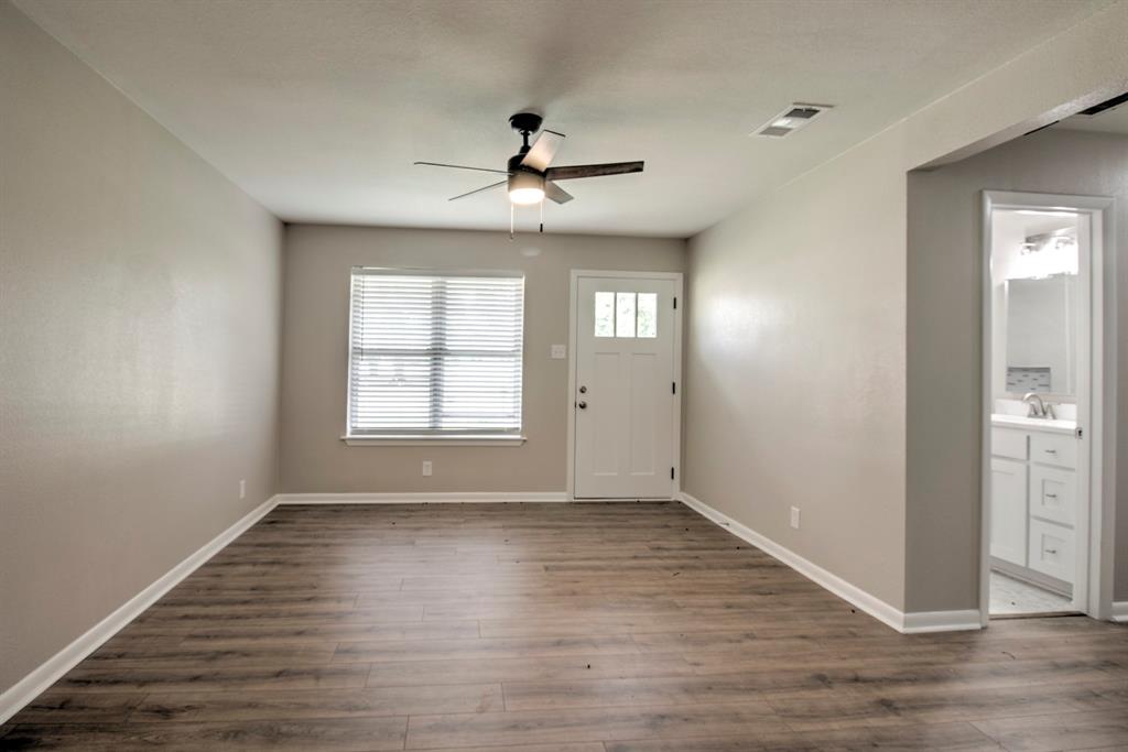 327 West McKinney Street Pilot Point, TX 76258 - Photo 8 of 29