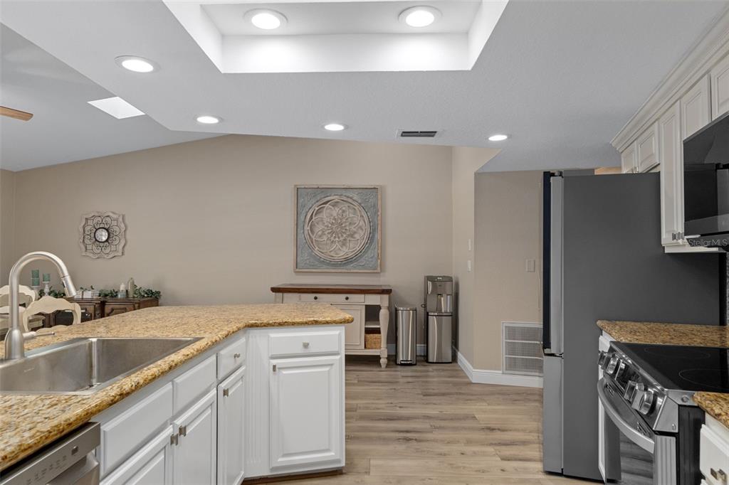 7851 Floral Drive Weeki Wachee, FL 34607 - Photo 11 of 44