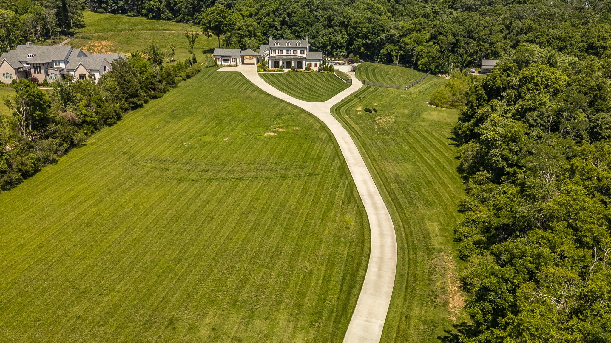309 Hurt Road Hendersonville, TN 37075 - Photo 2 of 39