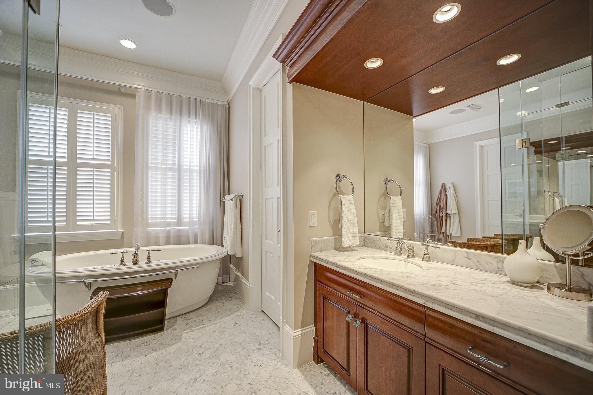 3528 Reservoir Road Northwest Washington, DC 20007 - Photo 18 of 32 Primary Bath