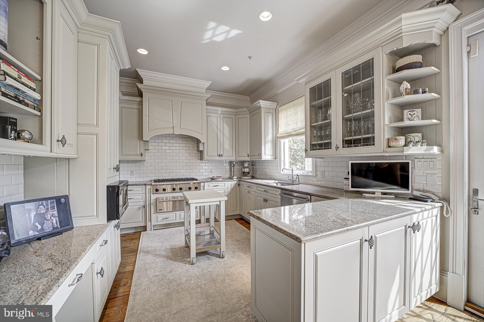 3528 Reservoir Road Northwest Washington, DC 20007 - Photo 8 of 32