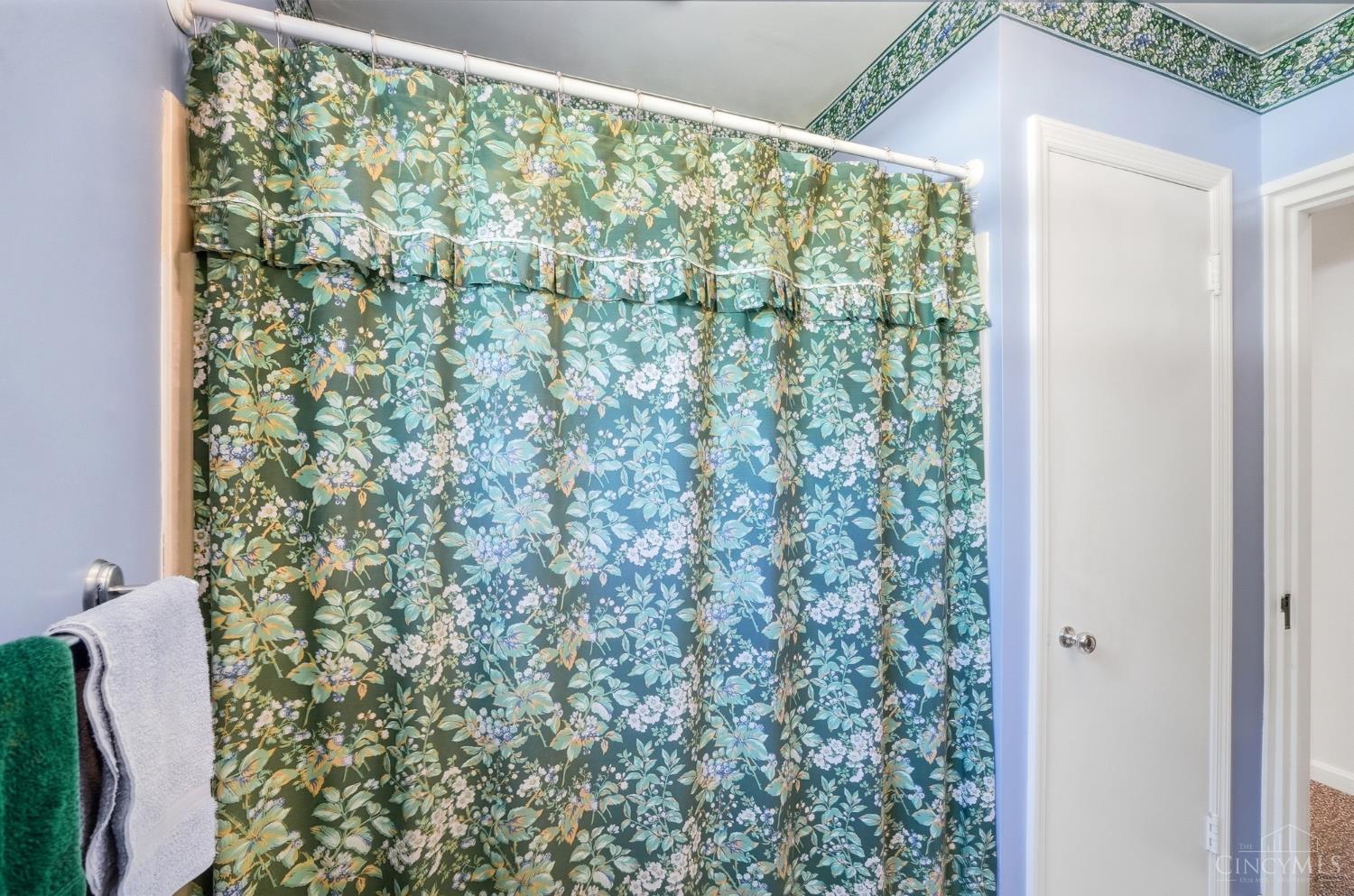 6596 Springdale Road Cincinnati, OH 45247 - Photo 27 of 81