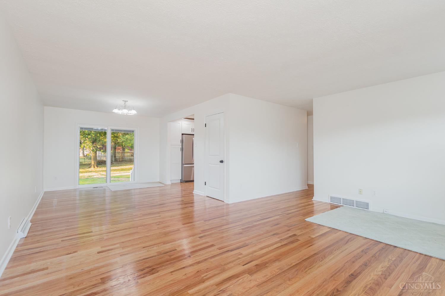 5768 Lawrence Road Cincinnati, OH 45248 - Photo 5 of 25