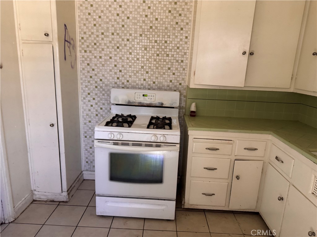 925 East Appleton Street, Unit 4 Long Beach, CA 90802 - Photo 5 of 9 a kitchen with white cabinets and white appliances