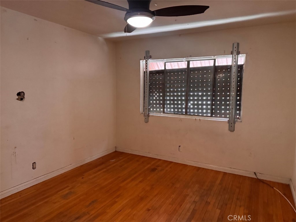 925 East Appleton Street, Unit 4 Long Beach, CA 90802 - Photo 7 of 9 an empty room with wooden floor and windows