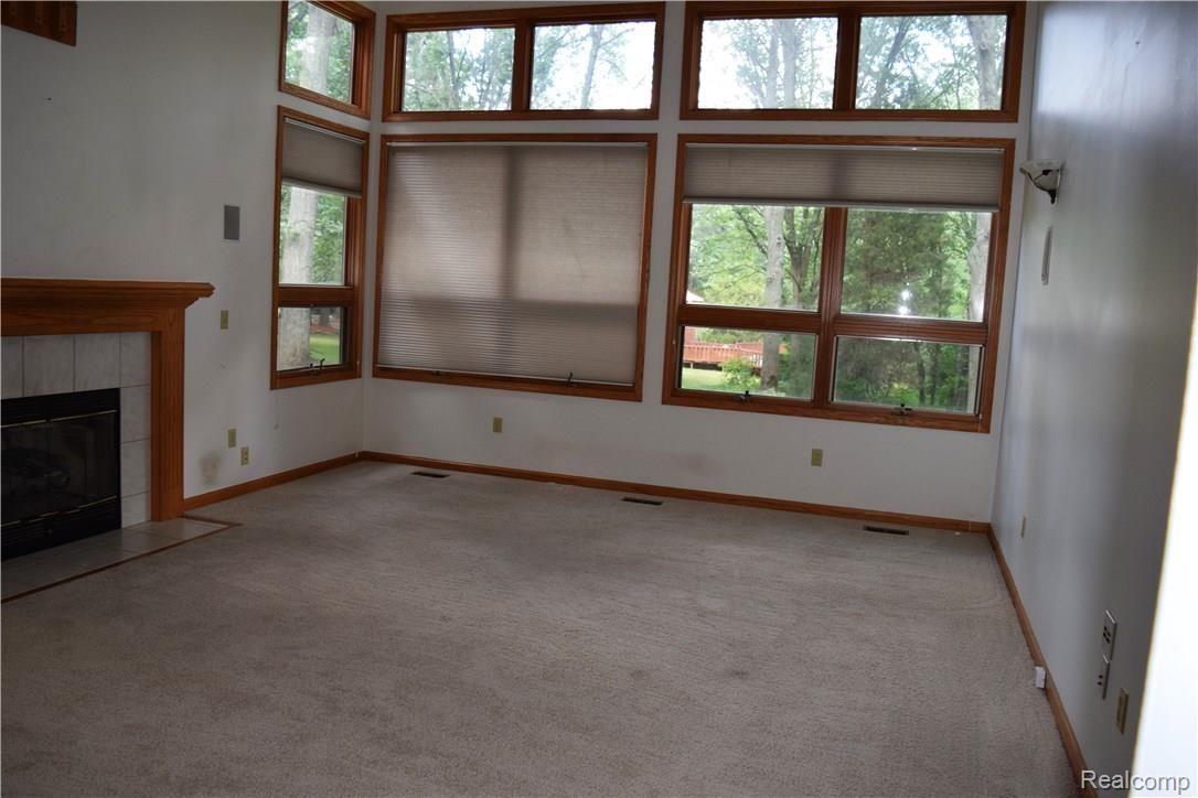 2357 Sunny Ridge Drive Pinckney, MI 48169 - Photo 11 of 33 12.jpg