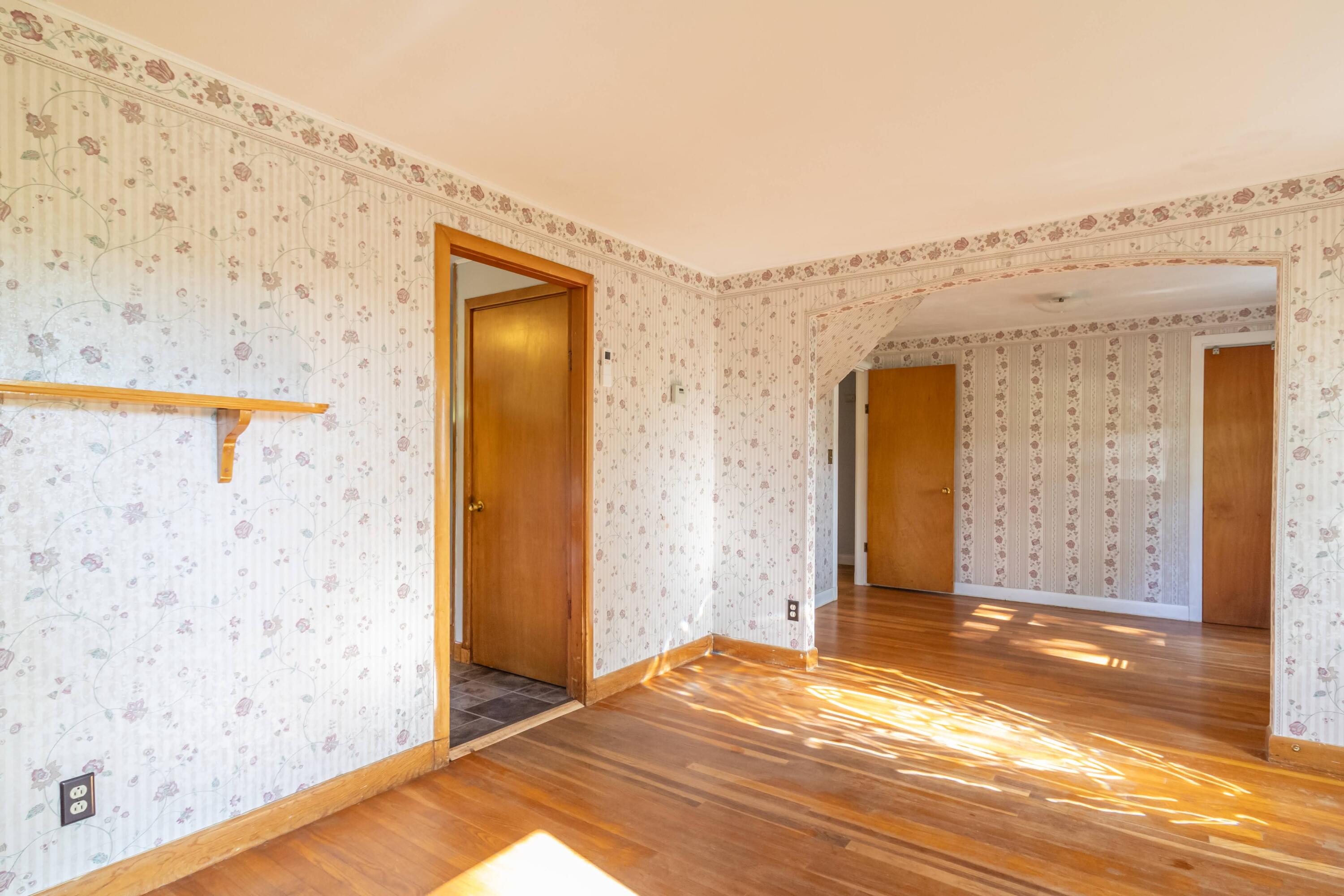 33 Black Road South Searsport, ME 04974 - Photo 20 of 63 33 Black Road South Interiors-11