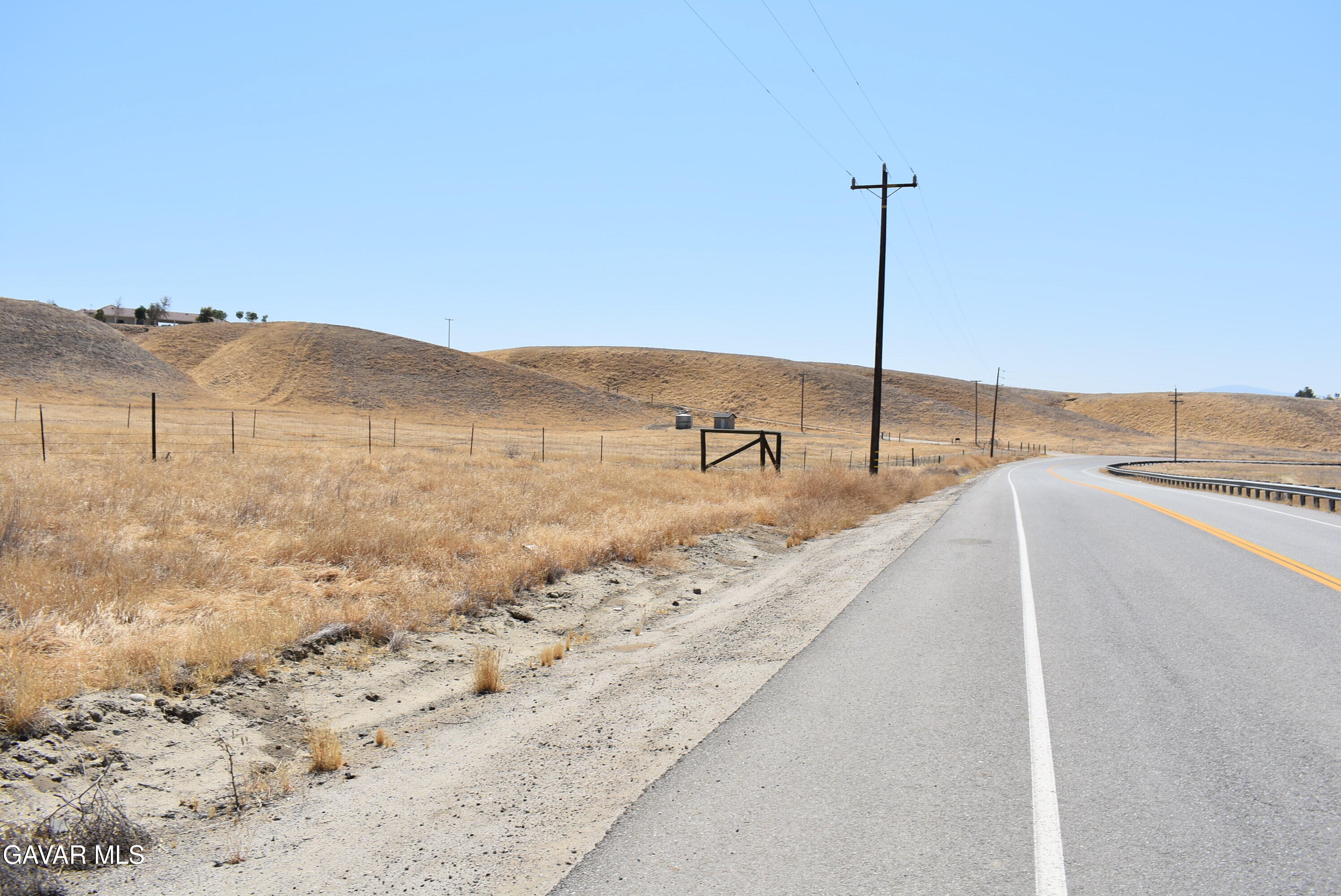 Round Mountain Road Bakersfield, CA 93308 - Photo 27 of 31 a view of a terrace with a mountain