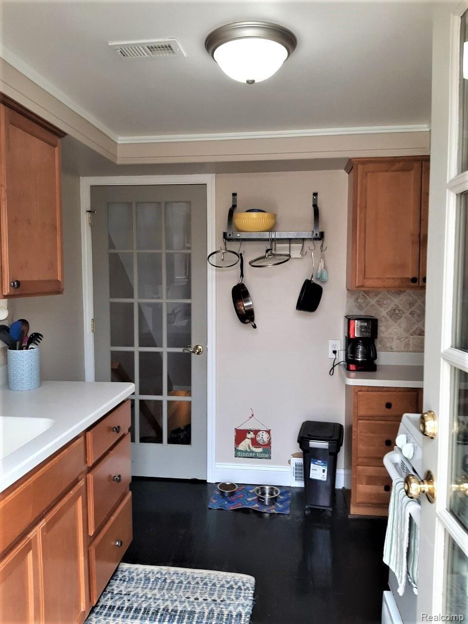 1652 Graefield Road, Unit 71 Birmingham, MI 48009 - Photo 11 of 18 Kitchen from back door